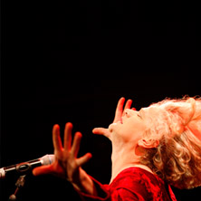 Georgette Dee singt - begleitet am Flügel von Terry Truck 20.03.2026 Savoy Theater