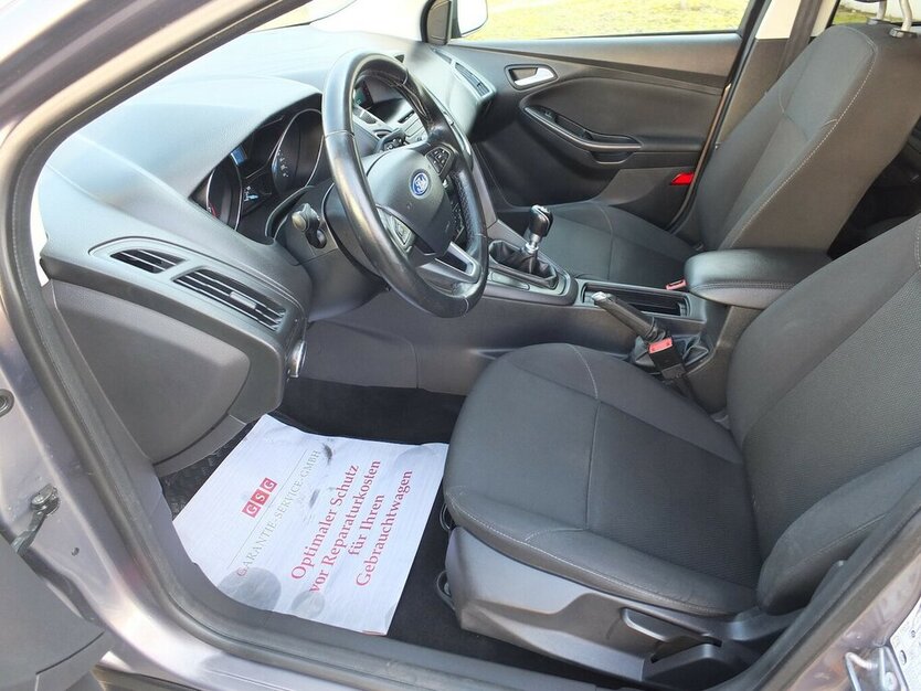 Ford Focus STUFENHECK KLIMAUTOMATIK PARKPILOT 118.919 km 7.304 € Köln 50858